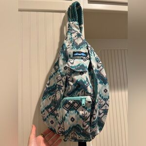 KAVU Women's Geometric Sling Bag - Teal and Cream